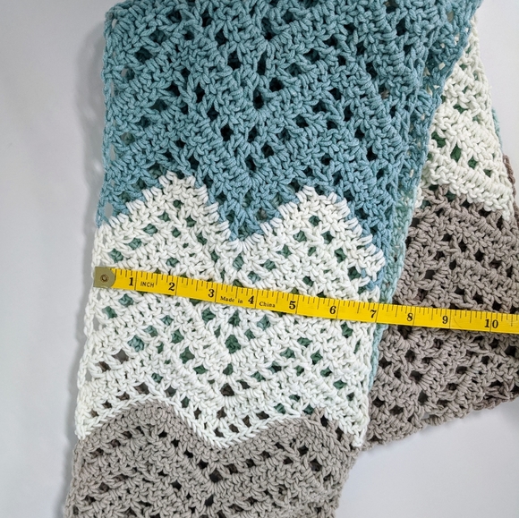 Women infinity loop acarf (handmade) - Picture 3 of 6